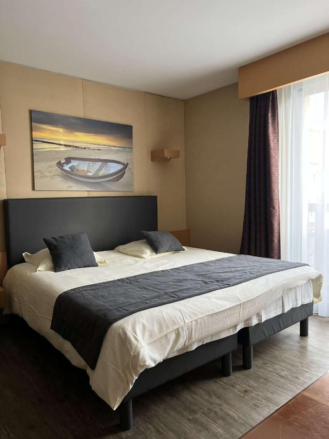 Amiraute Hotel Golf Deauville Touques Exteriör bild