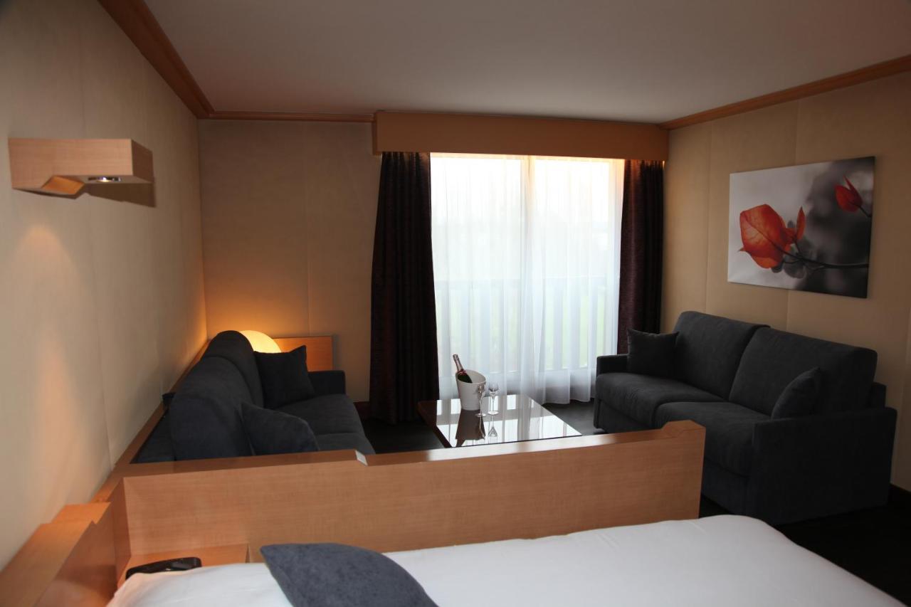 Amiraute Hotel Golf Deauville Touques Exteriör bild