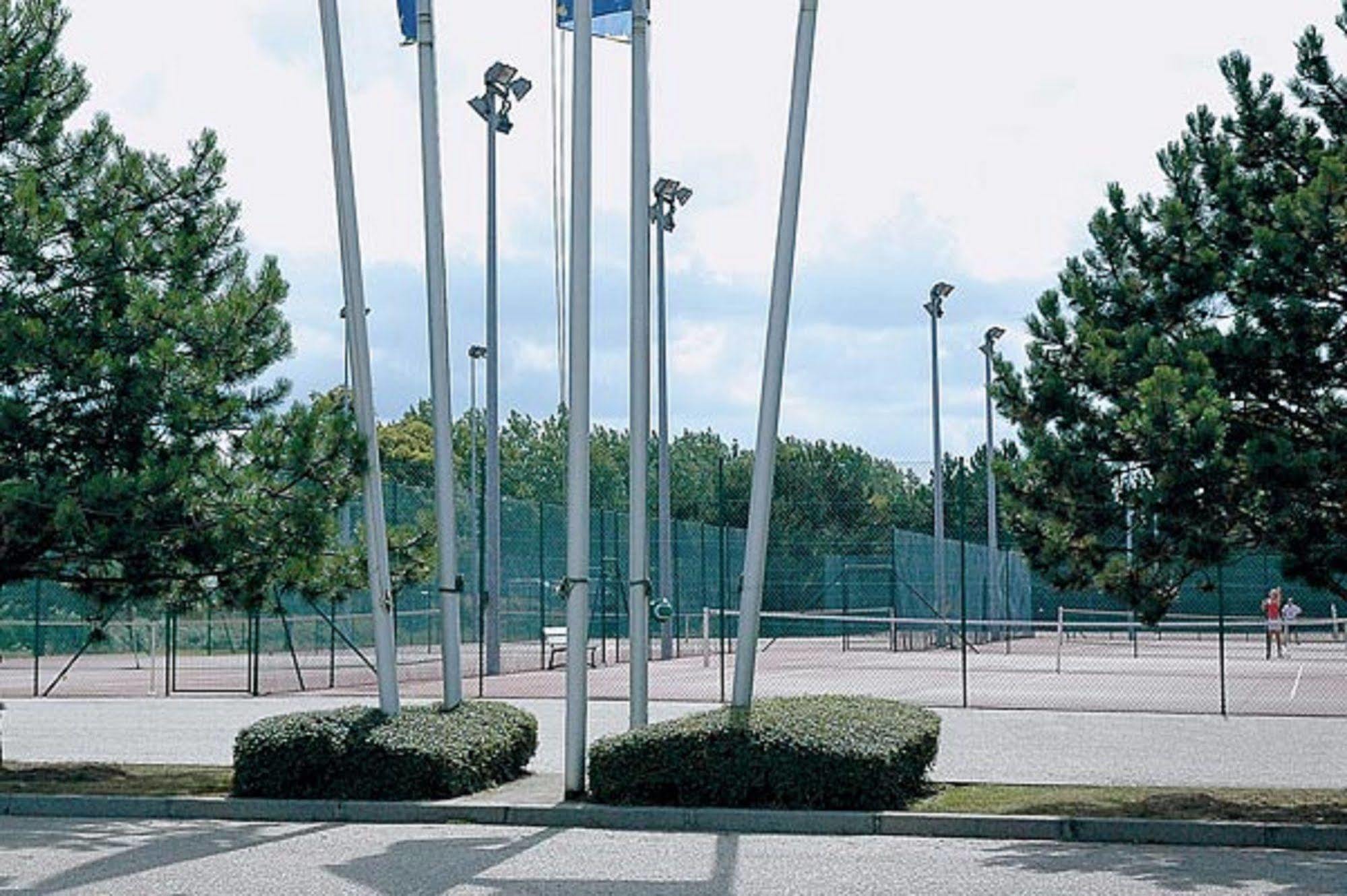Amiraute Hotel Golf Deauville Touques Exteriör bild
